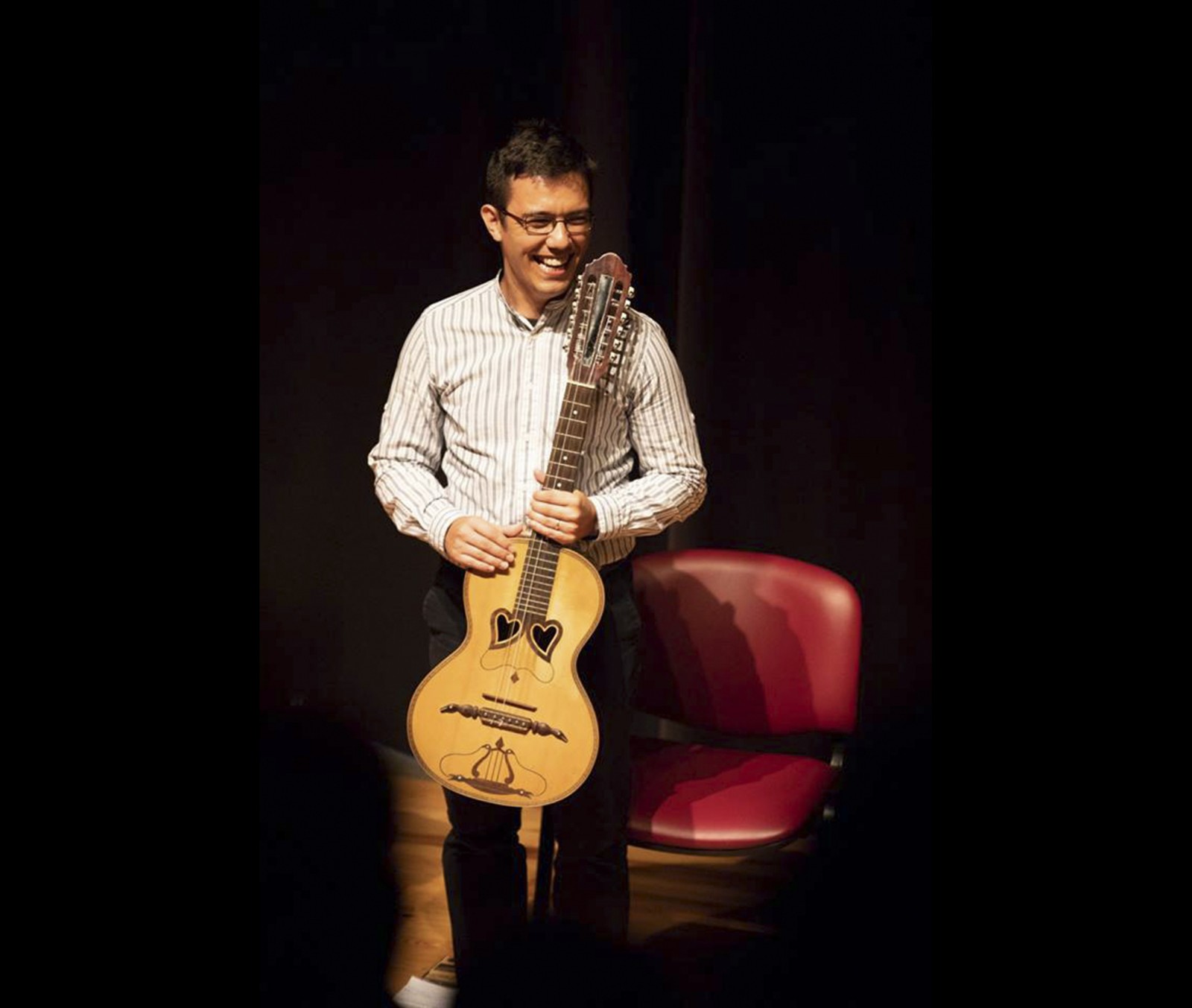 Museu Do Pico Ser O De Viola Da Terra Rafael Carvalho No Museu Do